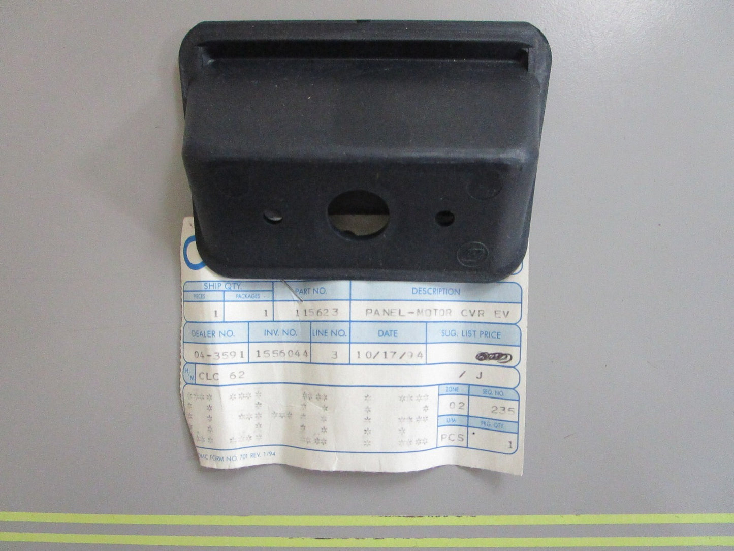 *NEW OEM* 0810 OMC Johnson Evinrude Motor Cover Panel 115623 0115623