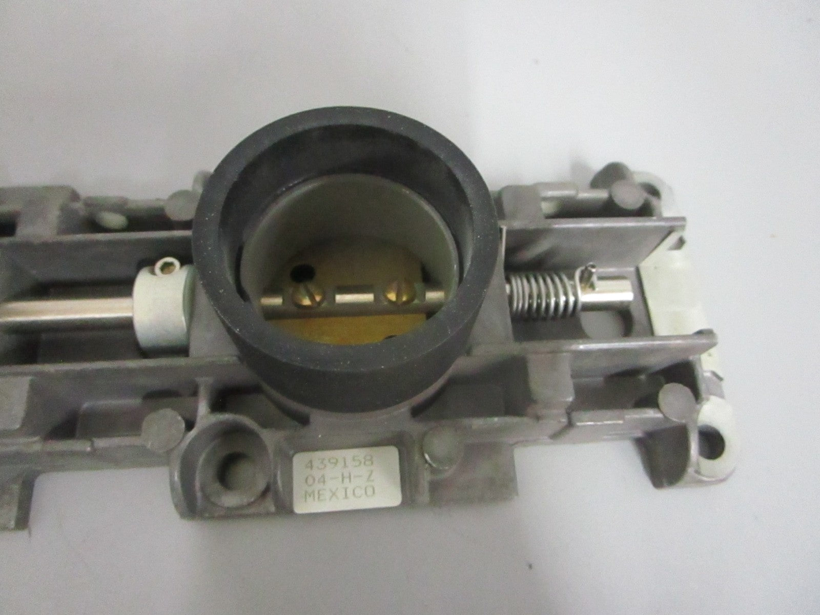 NEW OEM 439158 0439158 OMC Johnson Evinrude Throttle Body Assy 0820