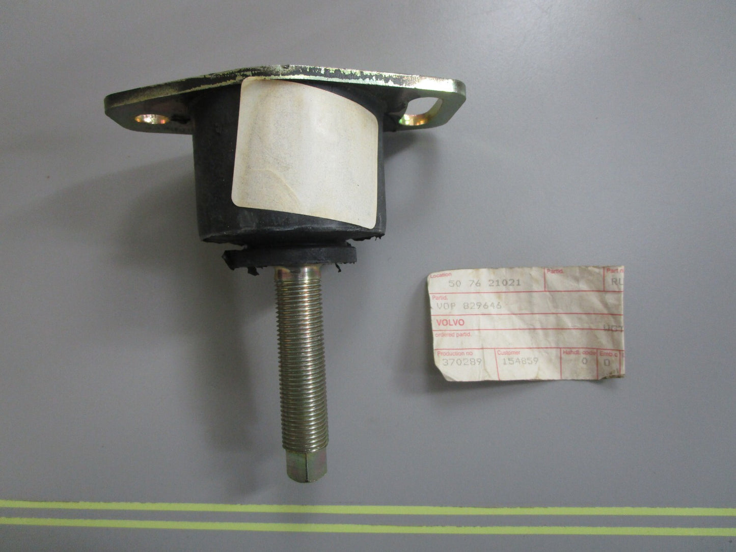 *NEW OEM* 0820 Volvo Penta Rubber Cushion 829646