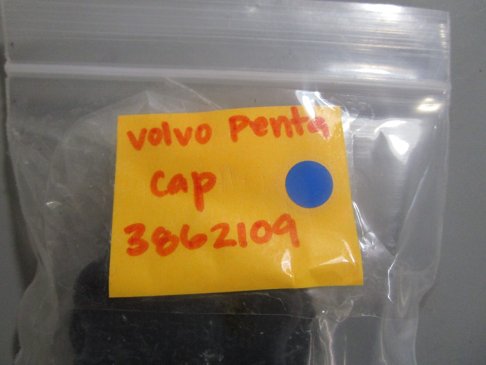 *NEW OEM* 0810 Volvo Penta Cap 3862109