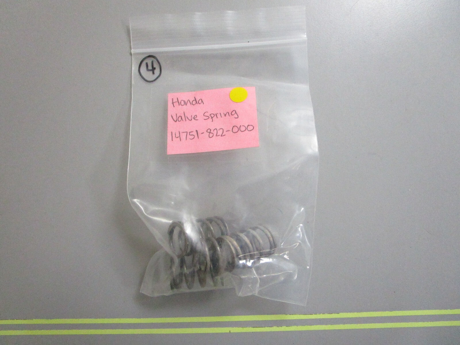 *NEW OEM* 0810 Honda Valve Spring 14751-822-000