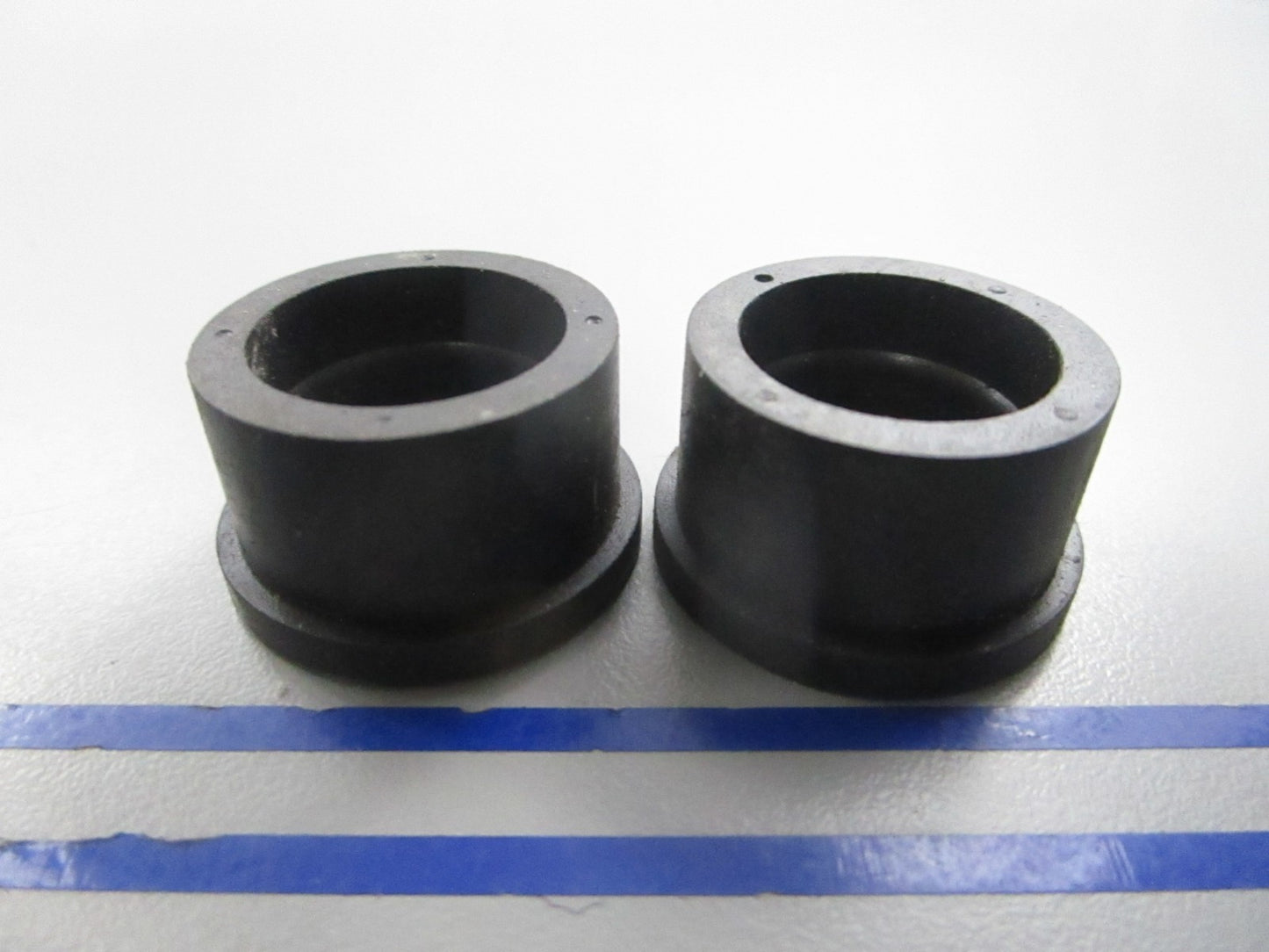 NEW OEM (LOT OF 2) 908594 0908594 OMC Johnson Evinrude Grommet 0810