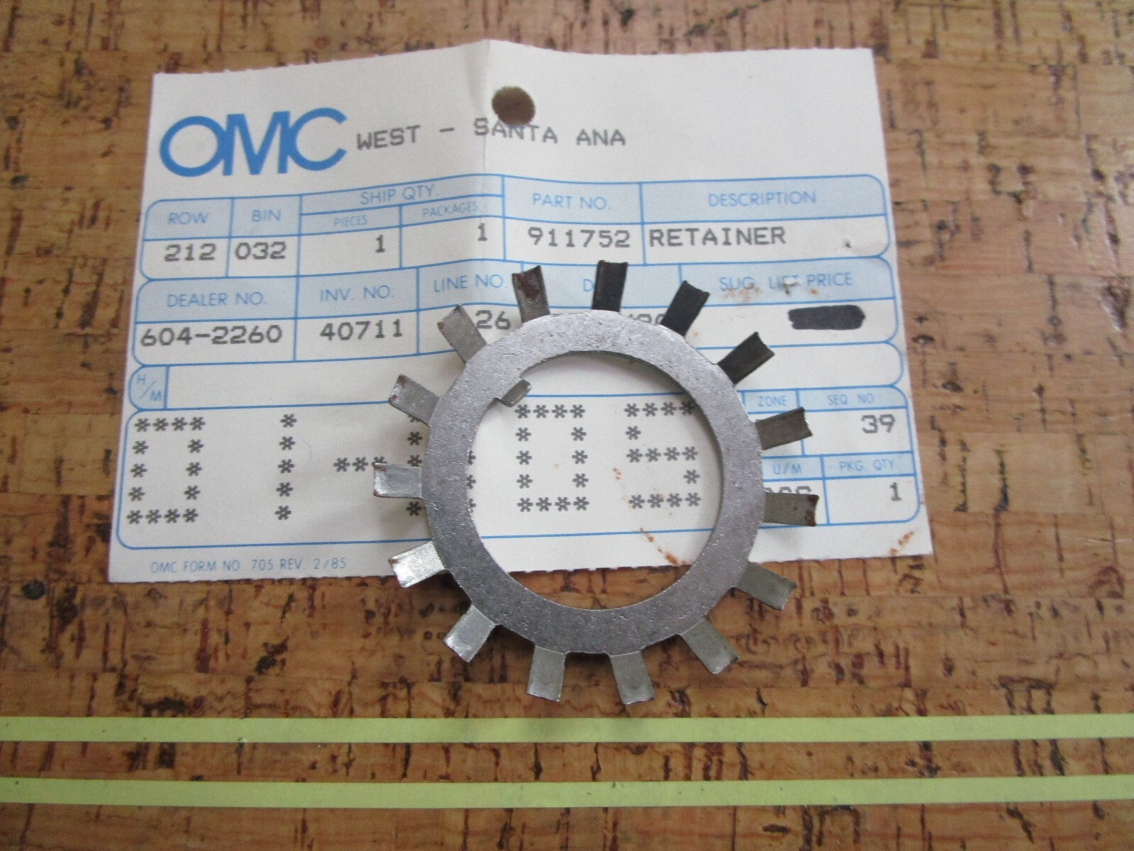 *NEW OEM* 0810 OMC Johnson Evinrude Retainer 911752 0911752