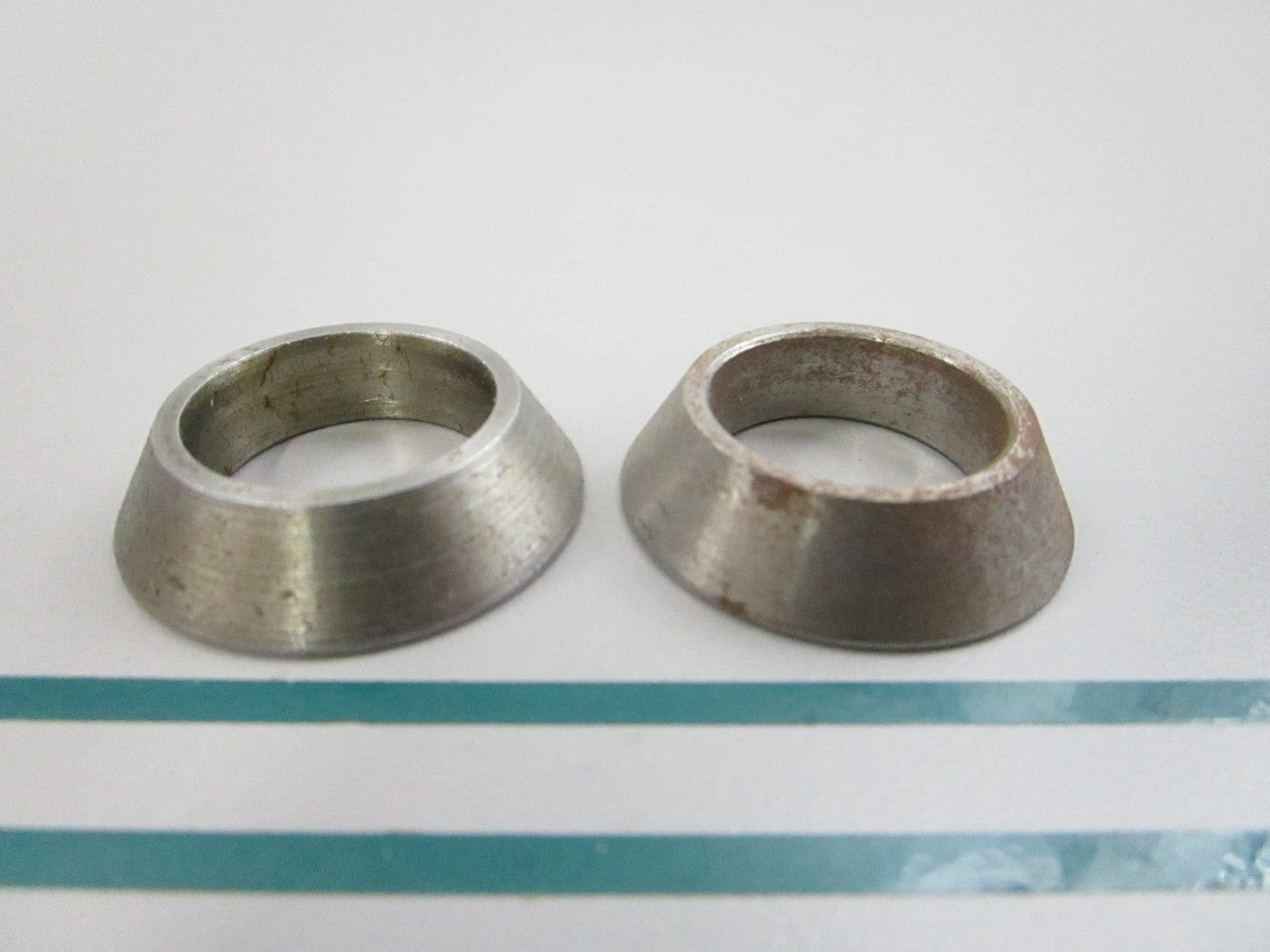 NEW OEM (LOT OF 2) 909123 0909123 OMC Johnson Evinrude Centering Cone 0810