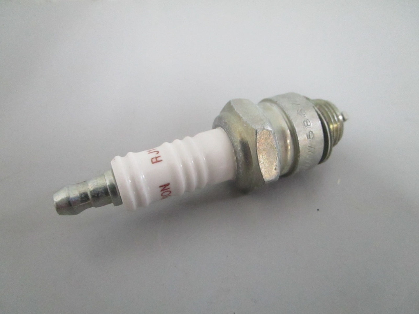 NEW OEM (LOT OF 4) RJ14YC Champion Spark Plug 0820