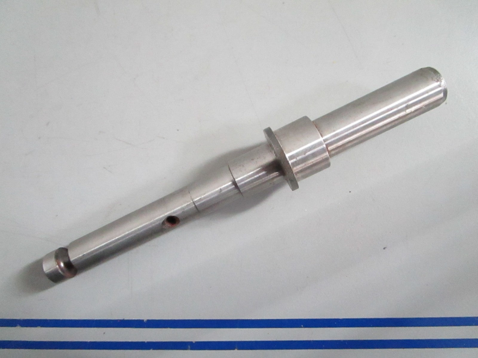 NEW OEM 398315 0398315 OMC Johnson Evinrude Propeller Shaft 0820