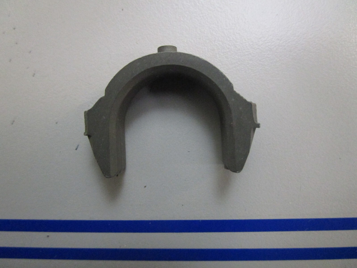 *NEW OEM* 0820 OMC Johnson Evinrude Cradle 303381 0303381