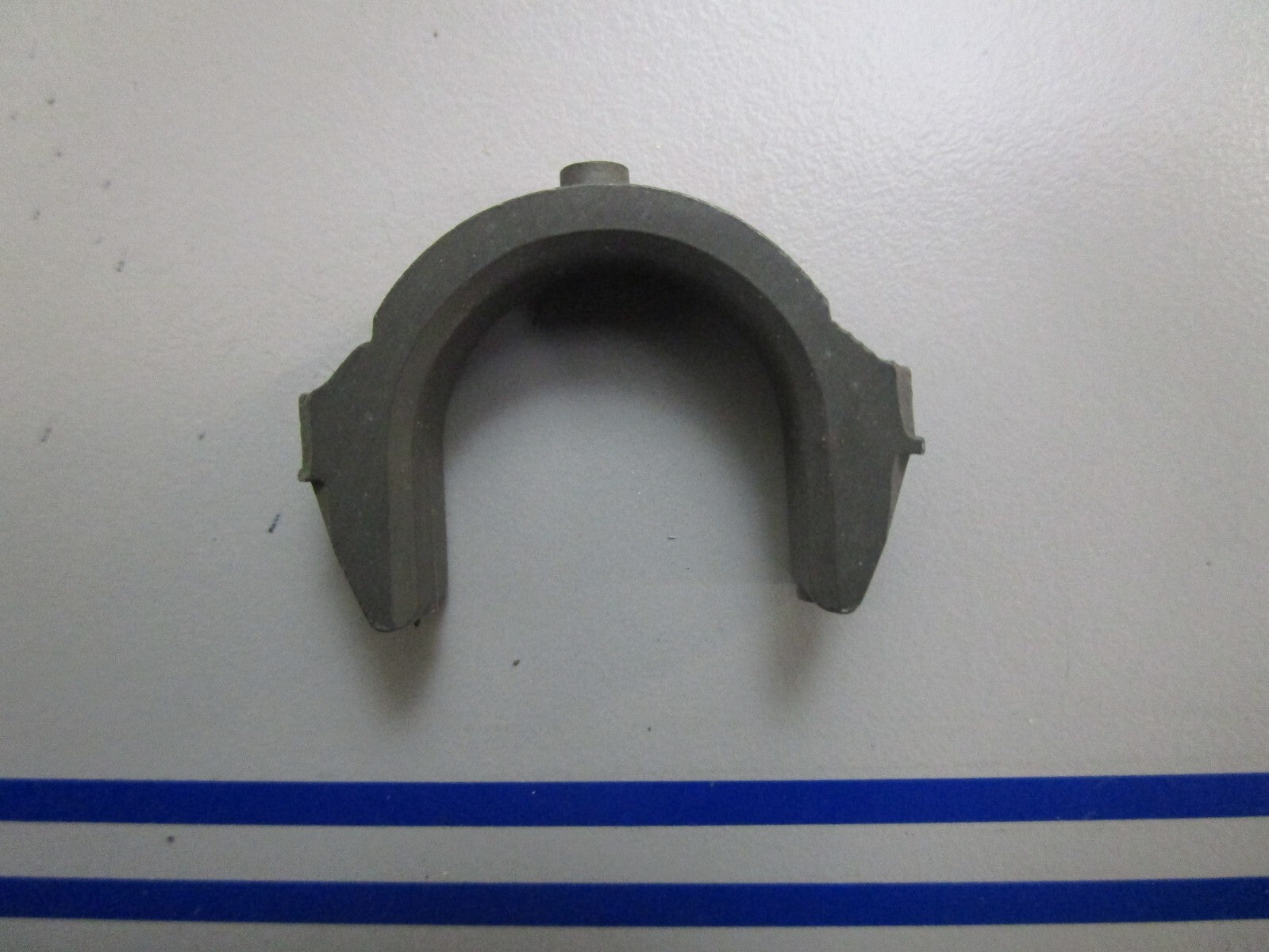 *NEW OEM* 0820 OMC Johnson Evinrude Cradle 303381 0303381