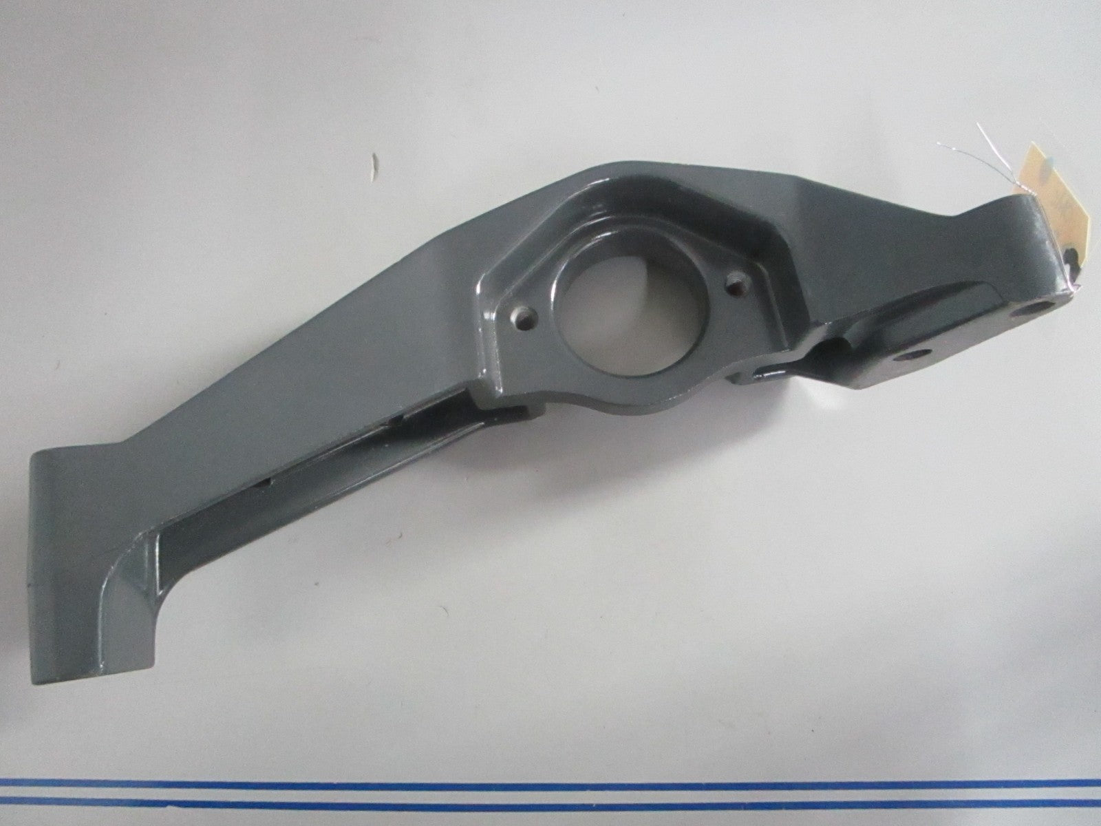 NEW OEM 914495 0914495 OMC Johnson Evinrude Bracket 0820