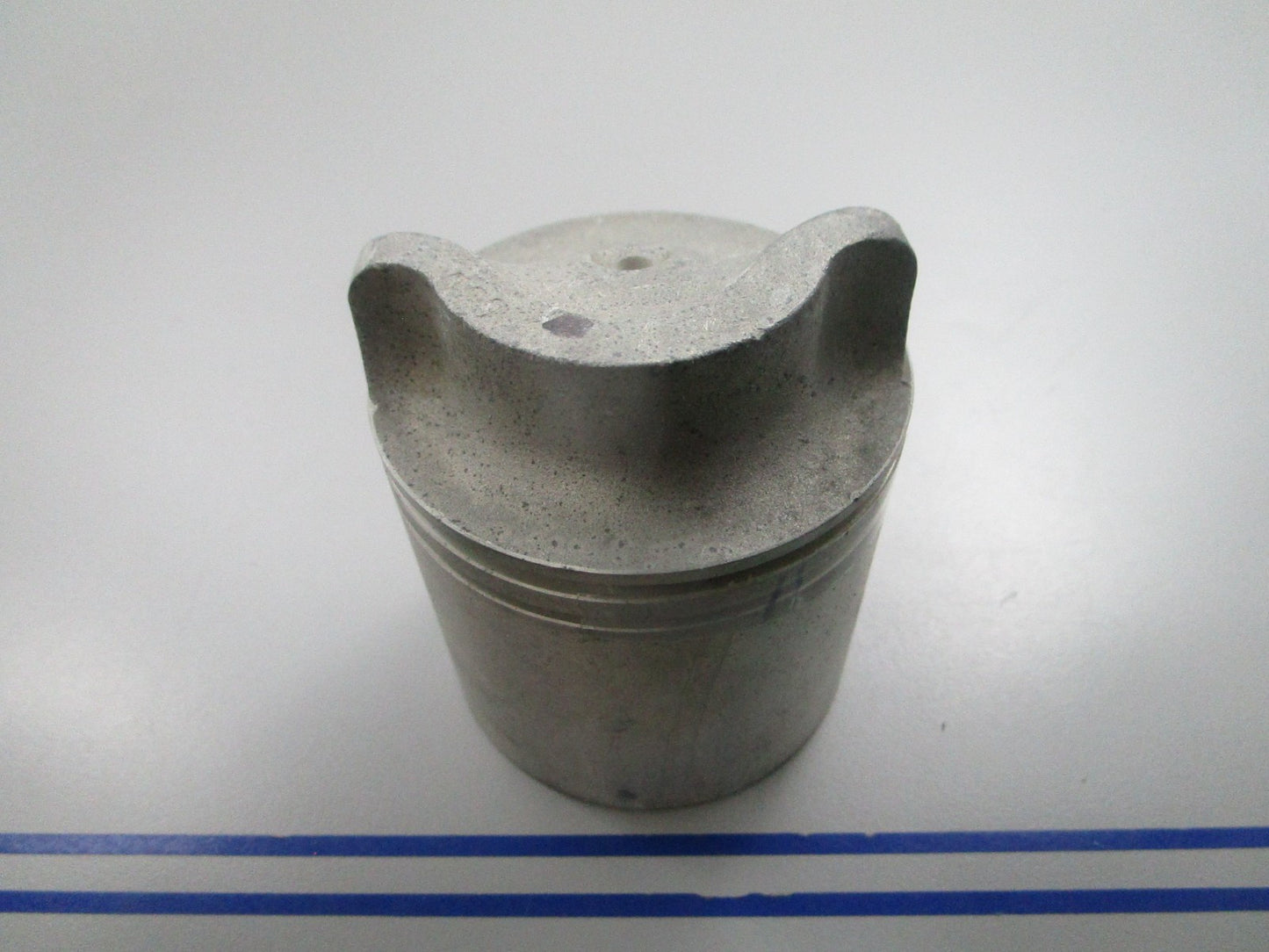 NEW OEM 385348 0385348 317564 0317564 OMC Johnson Evinrude Piston 0810