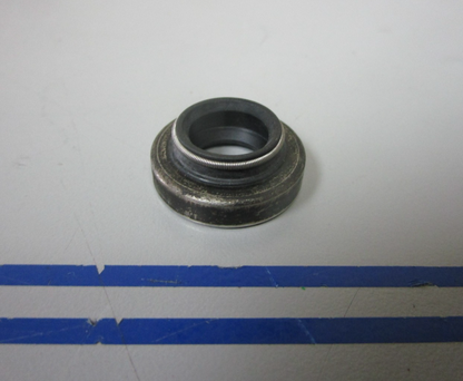 *NEW OEM* 0720 OMC Johnson Evinrude Oil Seal 3853655