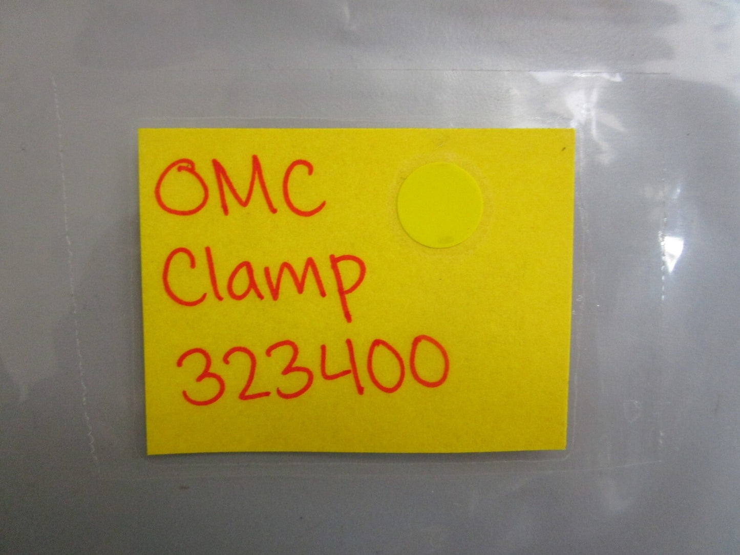 *NEW OEM* 0810 OMC Johnson Evinrude Clamp 323400 0323400