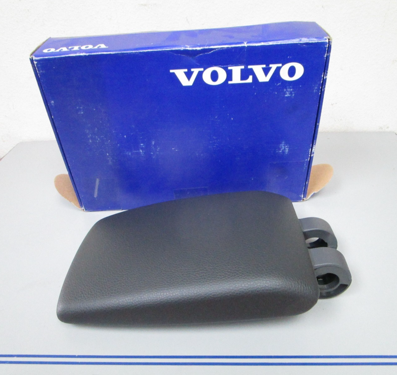 *NEW OEM* 0720 Volvo Penta 2001- 2004 Front Center Console Arm Rest 39895388
