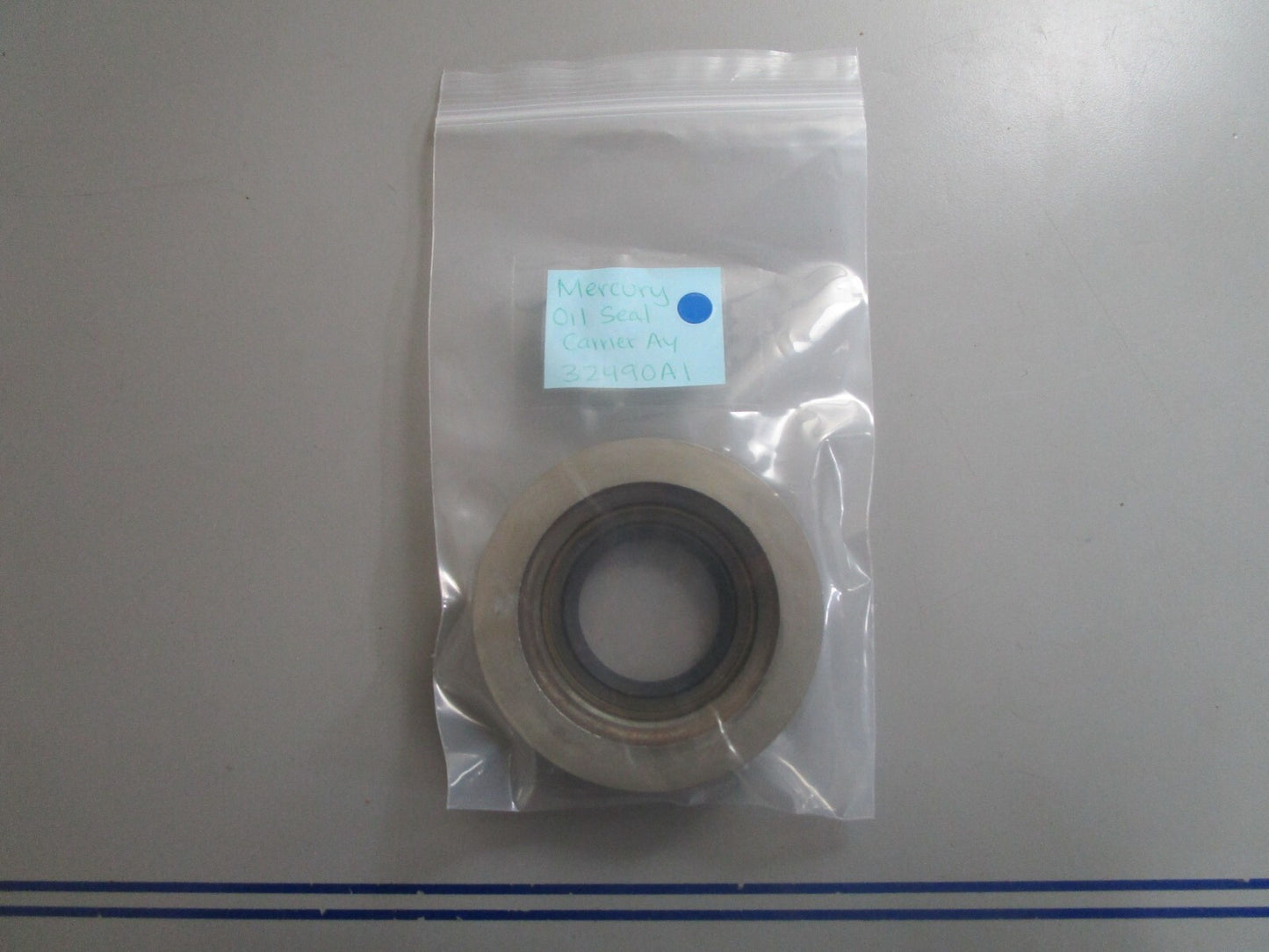 *NEW OEM* 0770 Mercury Oil Seal Carrier Assembly 32490A1