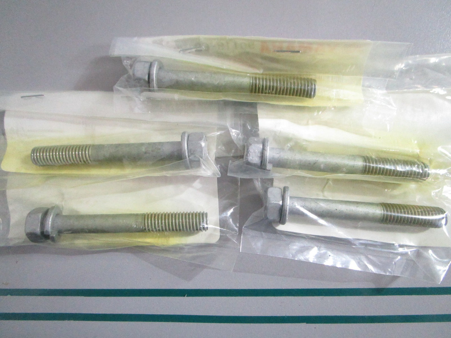 NEW OEM (LOT OF 5) 90110-08195-00 Yamaha Bolt w/ Washer 0820