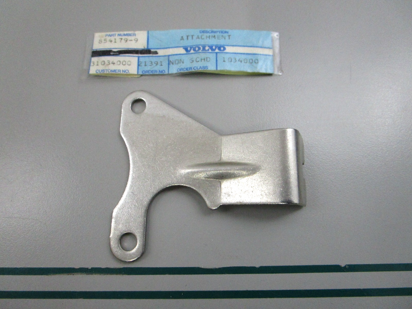 NEW OEM 854179 Volvo Penta Anchorage 0810