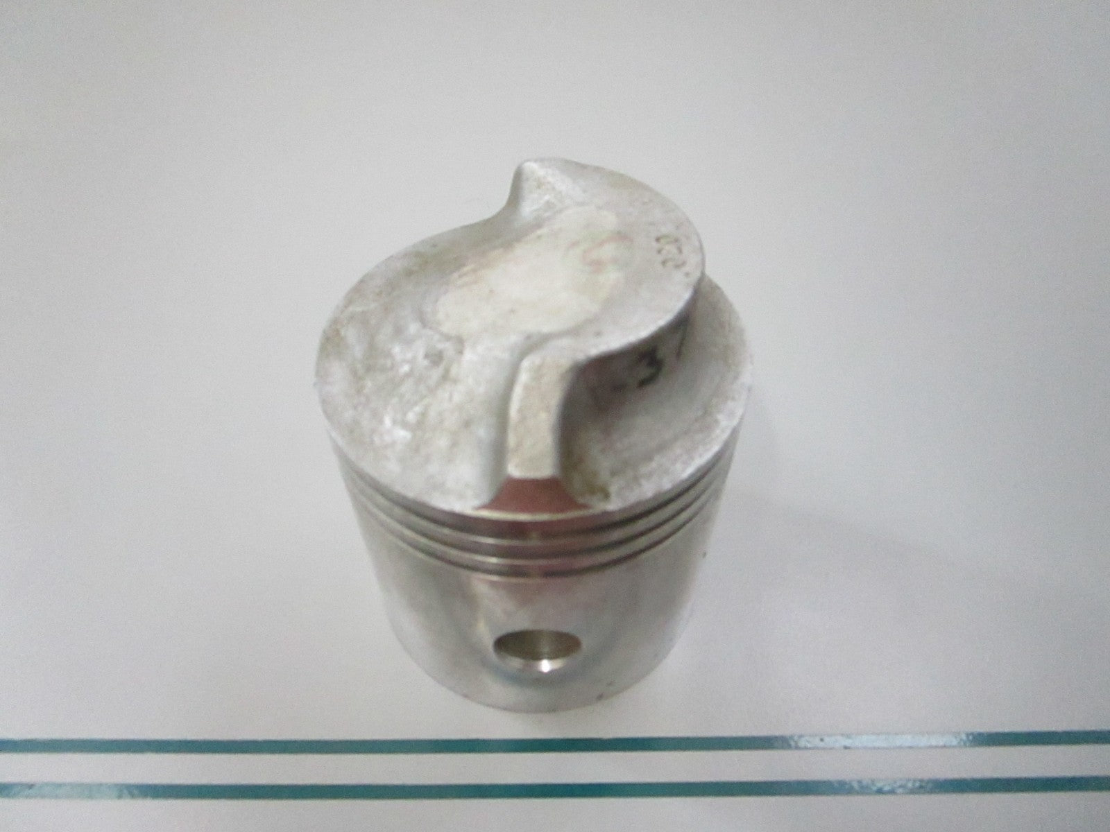 NEW OEM 377073 0377073 OMC Johnson Evinrude Piston 0810