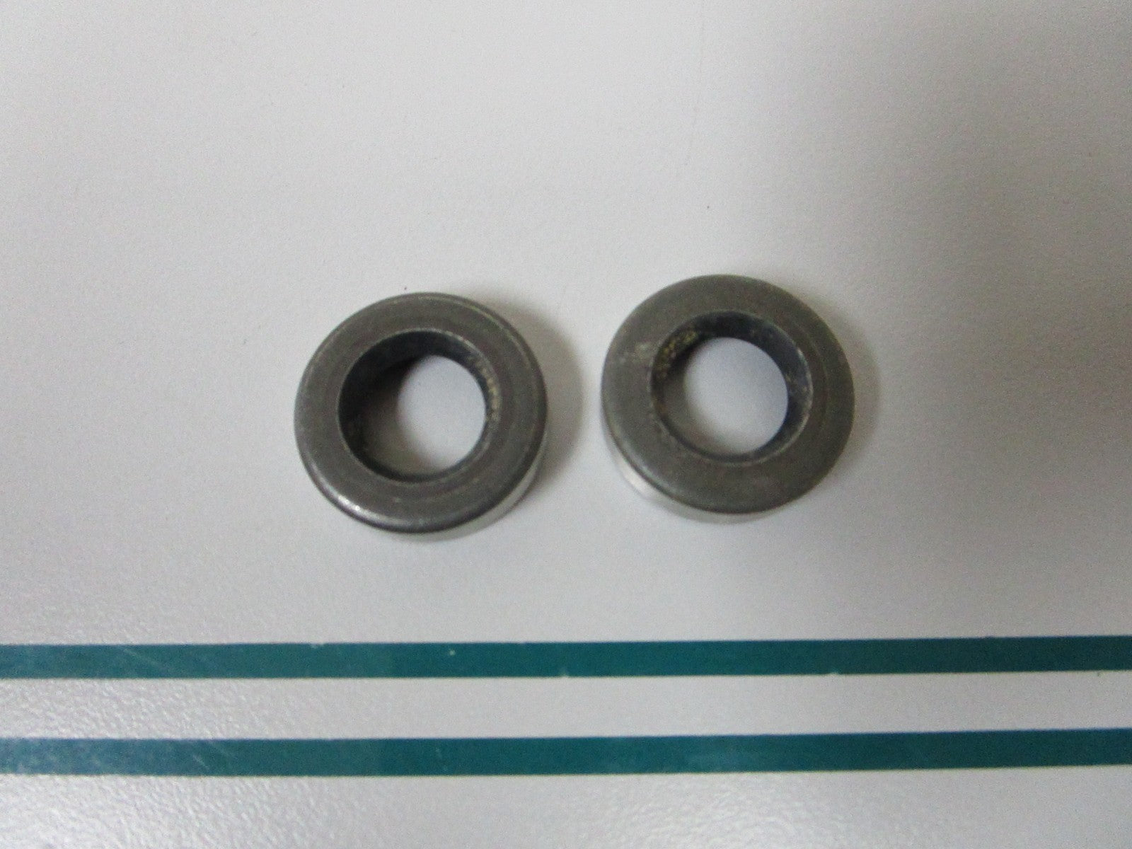 NEW OEM (LOT OF 2) 318972 0318972 OMC Johnson Evinrude Seal 0810