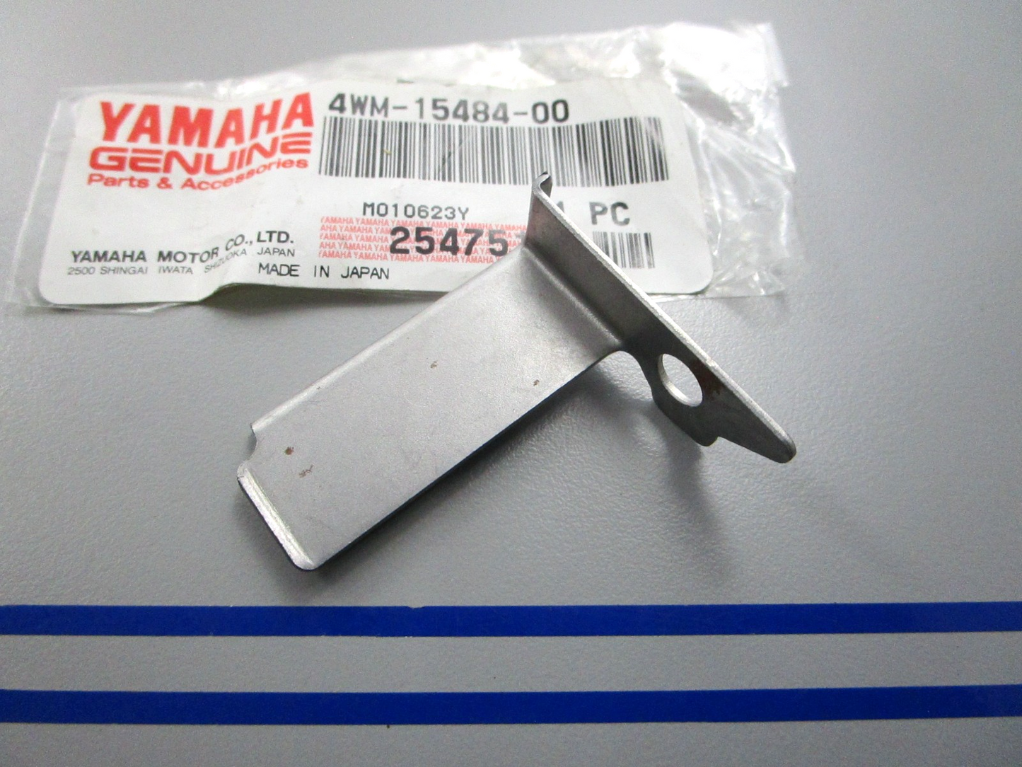 NEW OEM 4WM-15484-00-00 Yamaha Clamp 0810