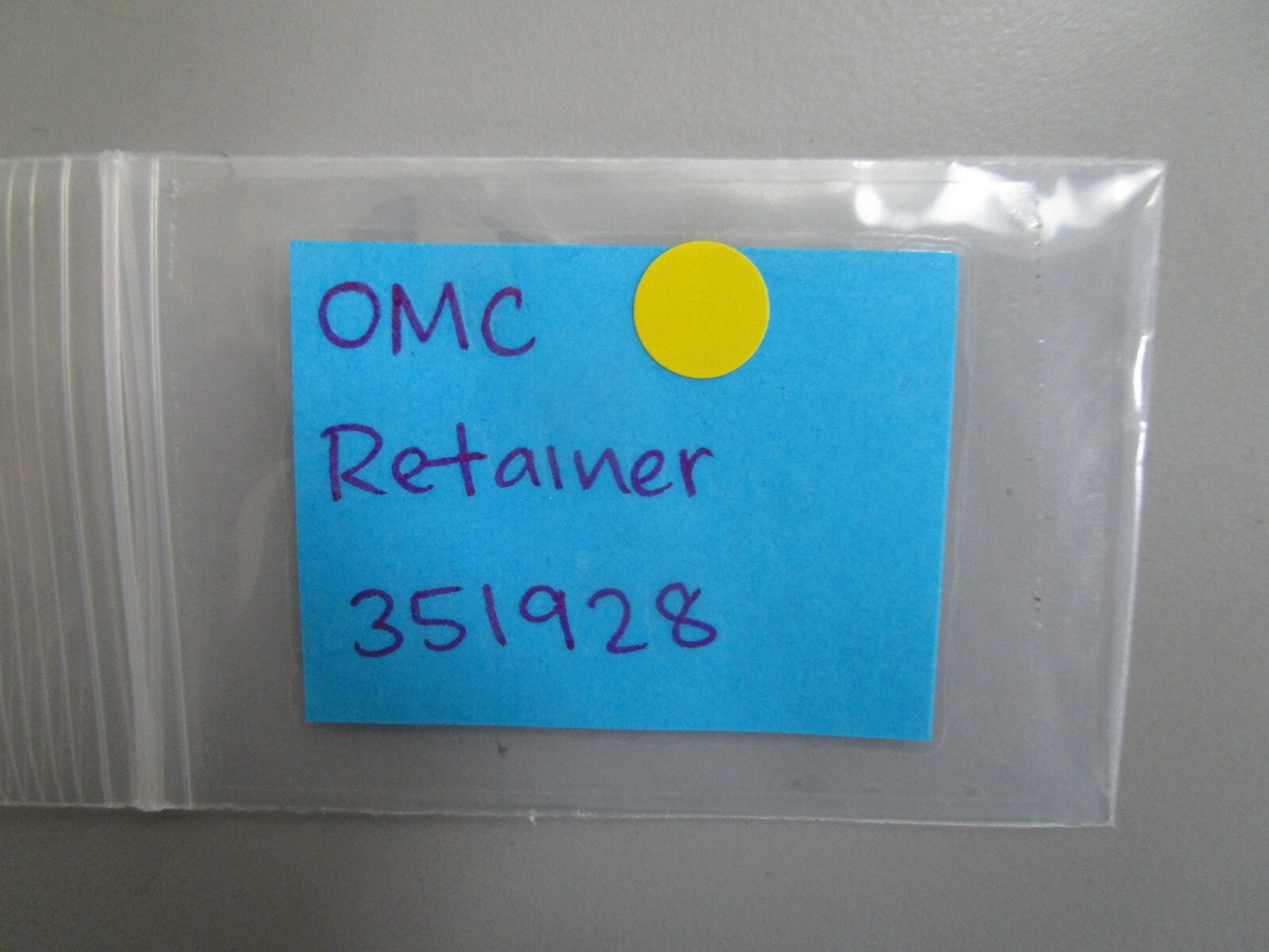 *NEW OEM* 0810 OMC Johnson Evinrude Retainer 351928 0351928