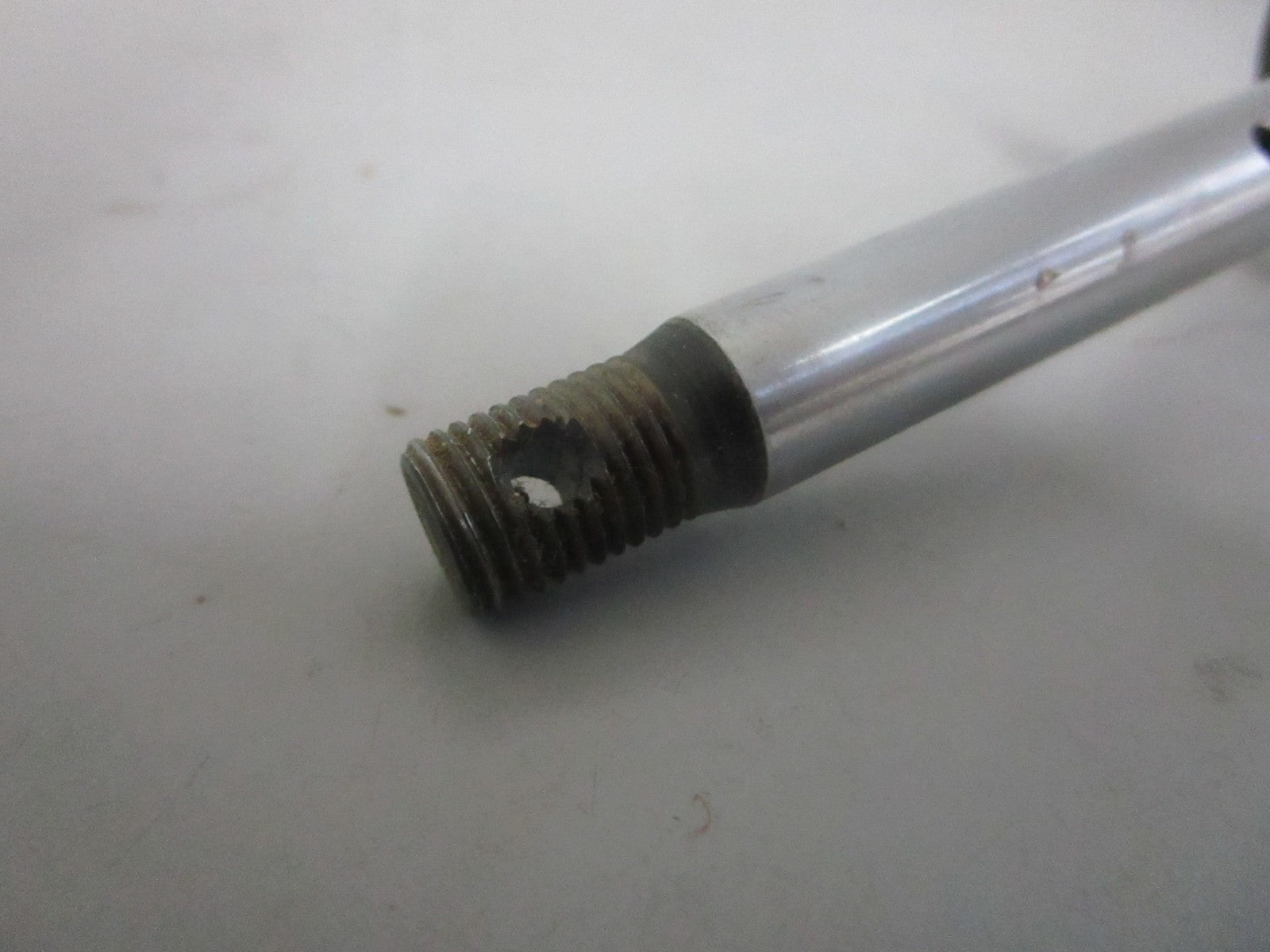 NEW OEM 381042 0381042 OMC Johnson Evinrude Propeller Shaft 0820
