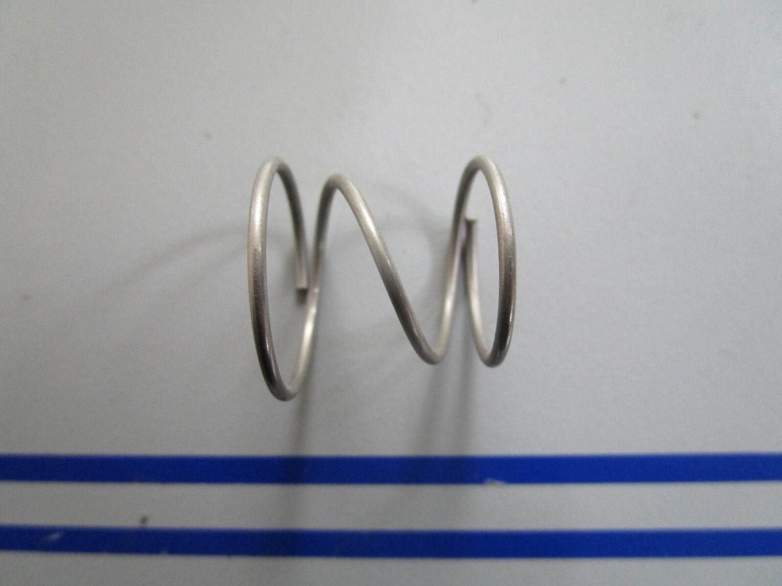 *NEW OEM* 0820 OMC Johnson Evinrude Pressure Relief Spring 446438 0446438