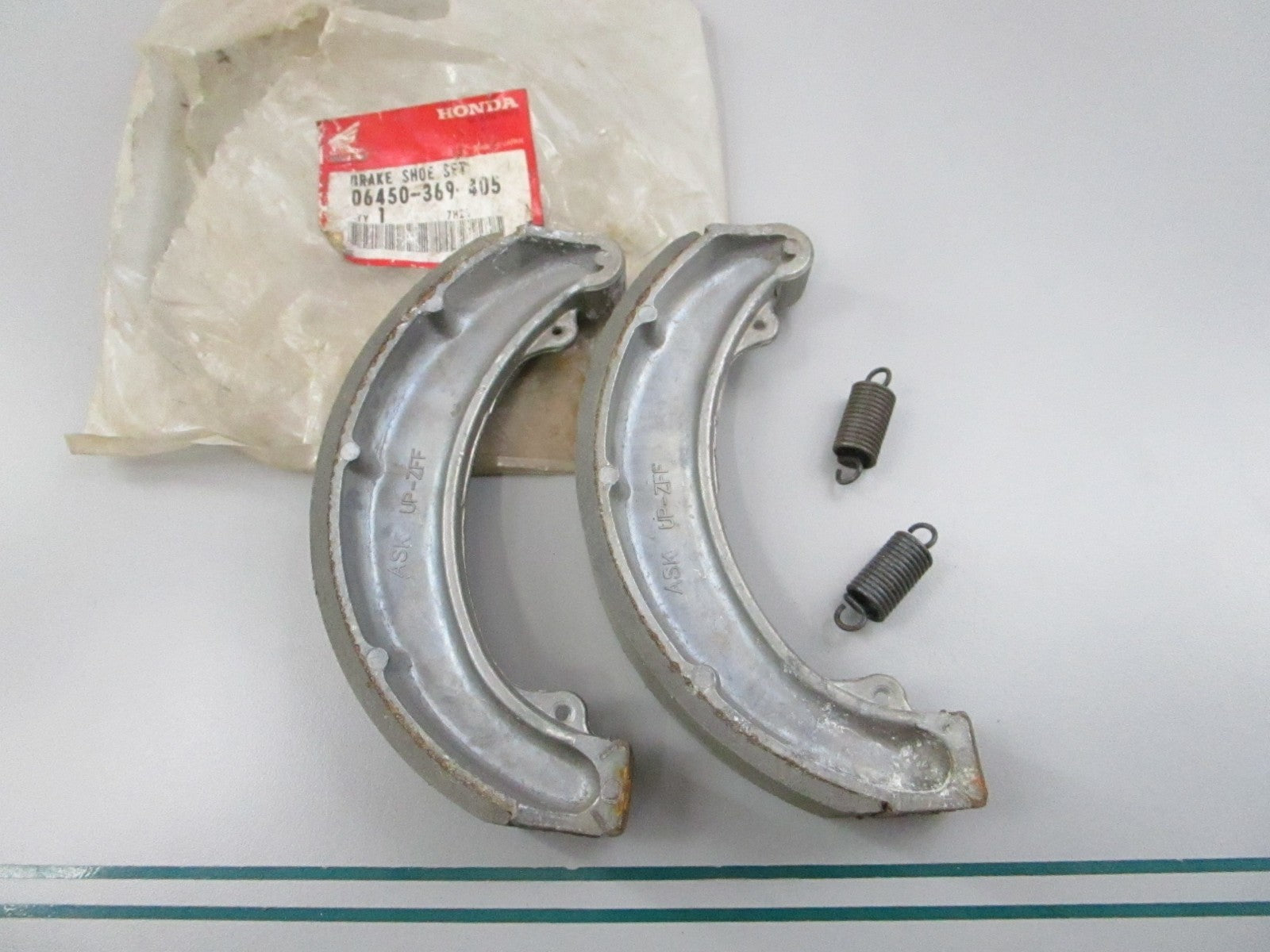 NEW OEM 06450-369-405 Honda Brake Shoe Set 0810