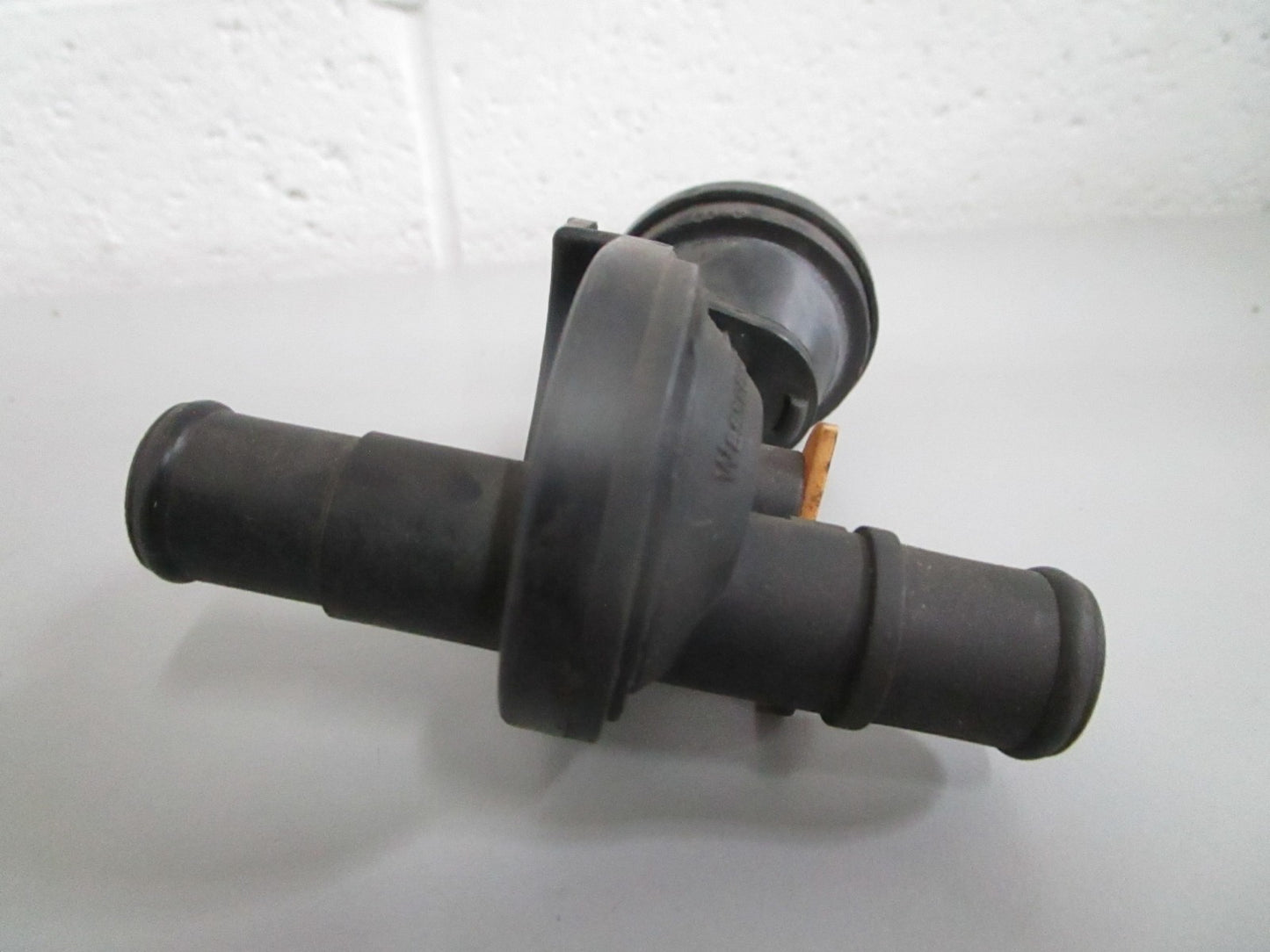 NEW OEM 1078300584 Mercedes-Benz Heater Valve 0820