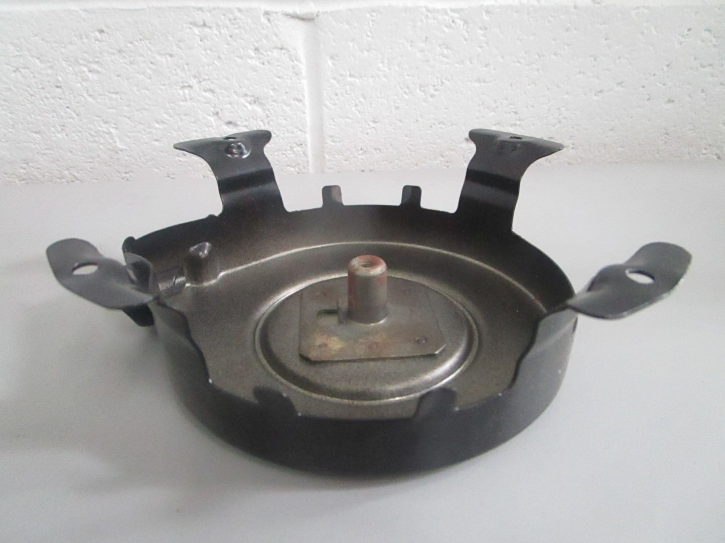 NEW OEM 693904 Briggs & Stratton Rewind Starter Housing 0820