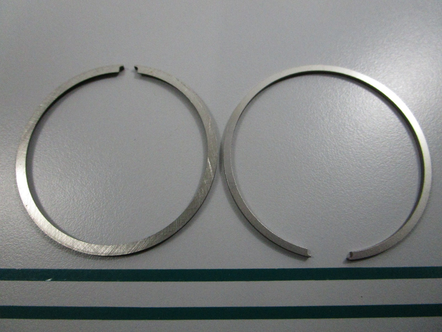 NEW OEM 386279 0386279 OMC Johnson Evinrude 2 Piston Ring Set 0810