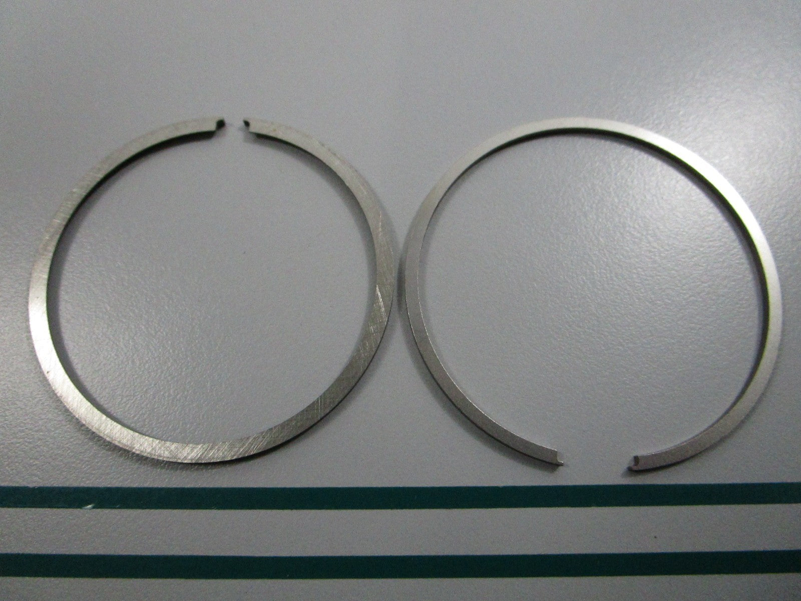 NEW OEM 386279 0386279 OMC Johnson Evinrude 2 Piston Ring Set 0810