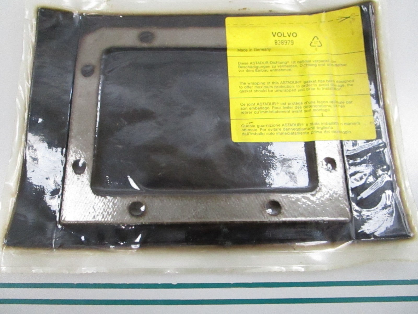 NEW OEM 838979 Volvo Penta Gasket 0810