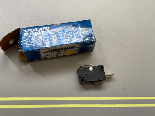 *NEW OEM* 0810 Volvo Penta Switch 3856840-8