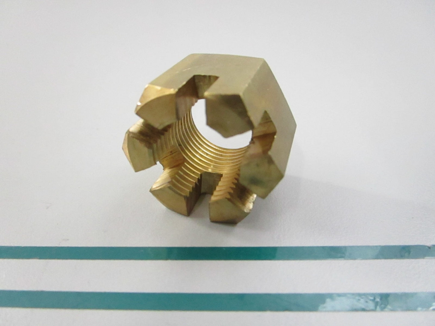 NEW OEM 90171-18M04-00 Yamaha Propeller Nut Castle 0810