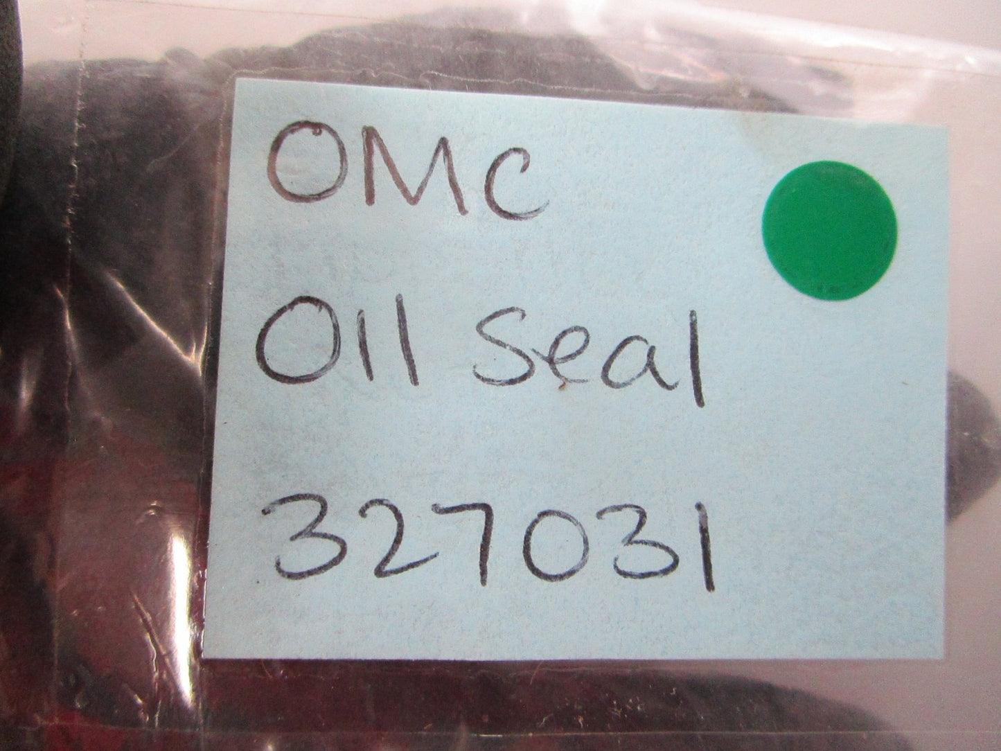 NEW OEM 327031 0327031 OMC Johnson Evinrude Oil Seal 0810