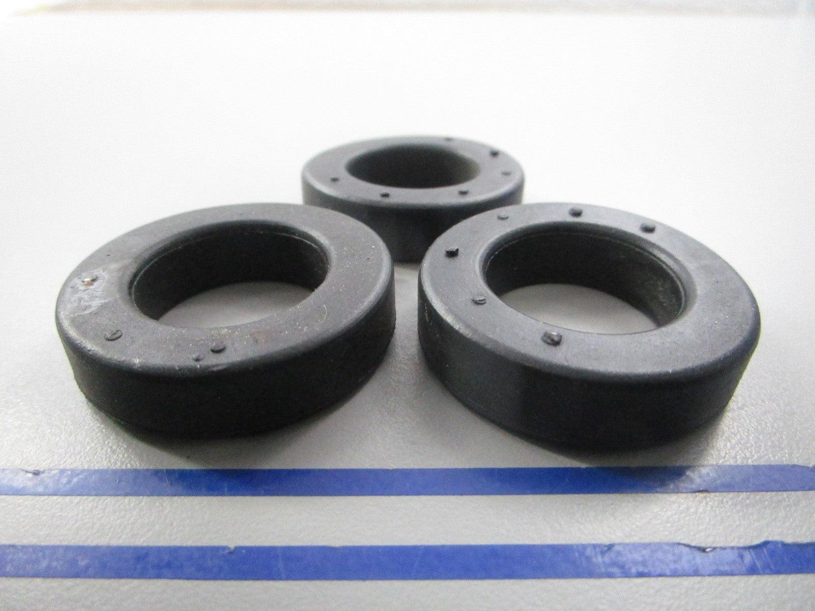 NEW OEM (LOT OF 3) 315748 0315748 OMC Johnson Evinrude Grommet 0810