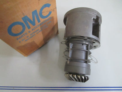 *NEW OEM* 0820 OMC Johnson Evinrude Bearing Housing 981221 0981221