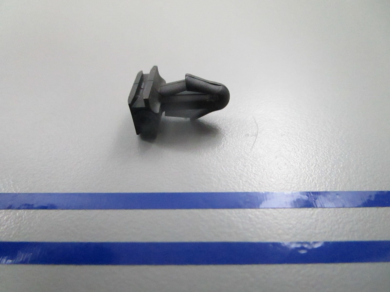 *NEW OEM* 0810 Mercury Quicksilver Clip 804352