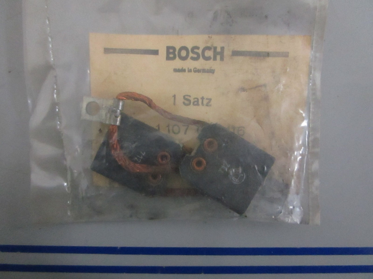 NEW OEM 1107014116 Bosch Brush Set 0820