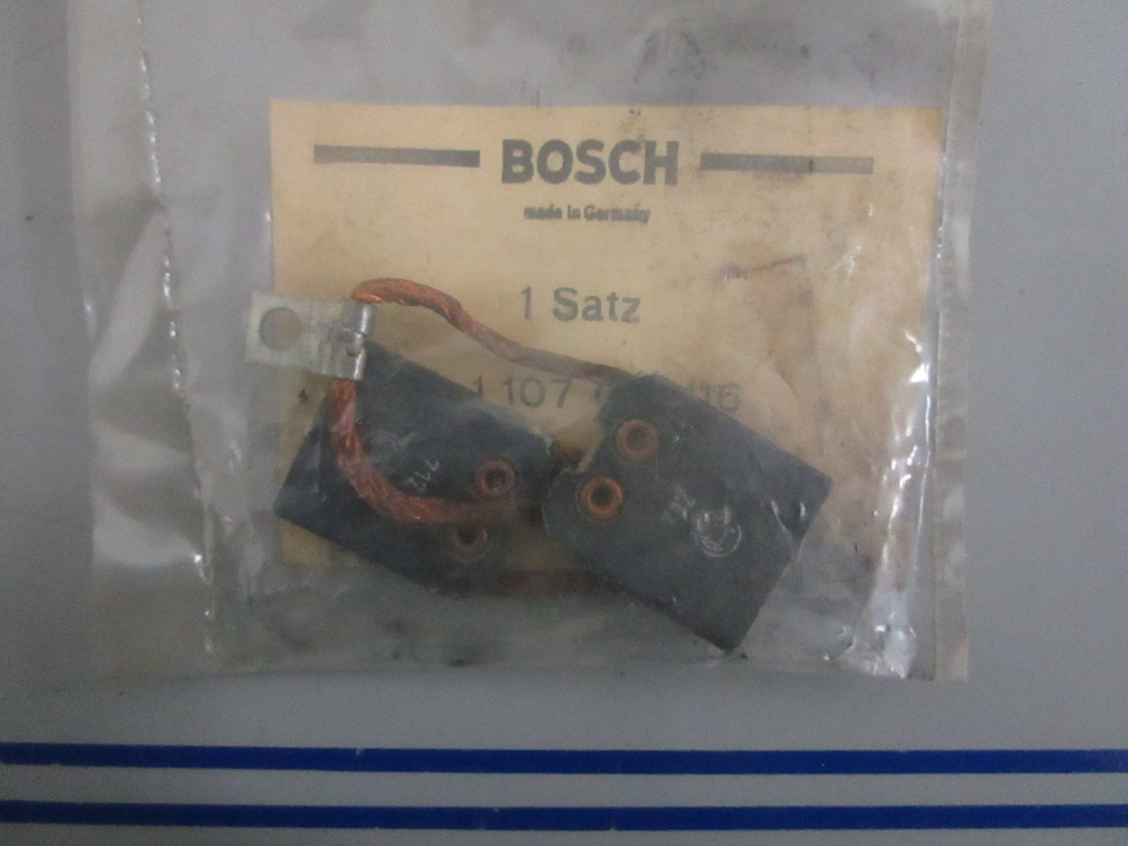 NEW OEM 1107014116 Bosch Brush Set 0820