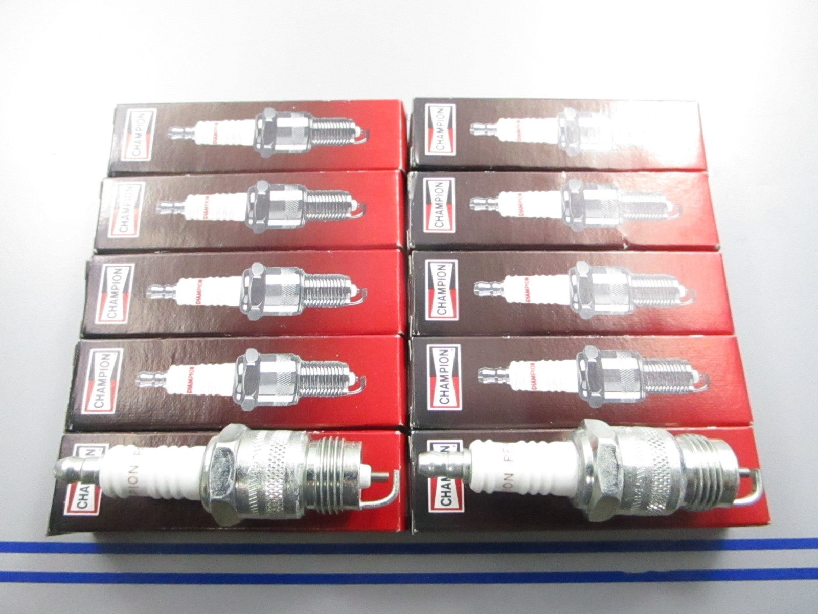 *NEW* (LOT OF 10) 0810 Champion Spark Plug RF14LC