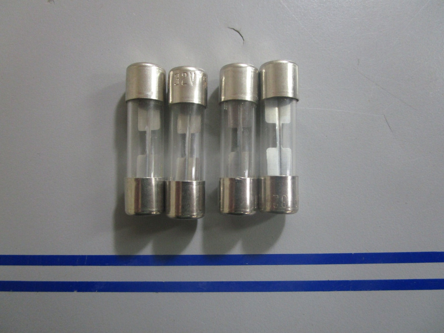 *NEW OEM* (LOT OF 4) 0820 Volvo Penta Fuse 851120