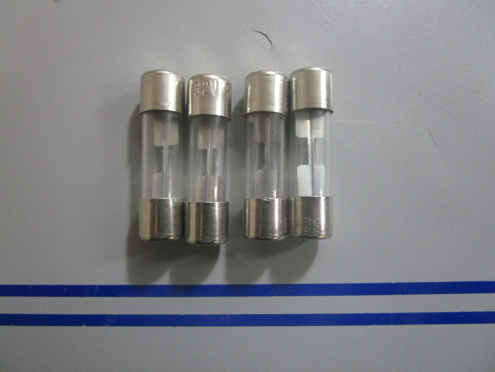 *NEW OEM* (LOT OF 4) 0820 Volvo Penta Fuse 851120