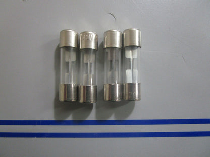 *NEW OEM* (LOT OF 4) 0820 Volvo Penta Fuse 851120