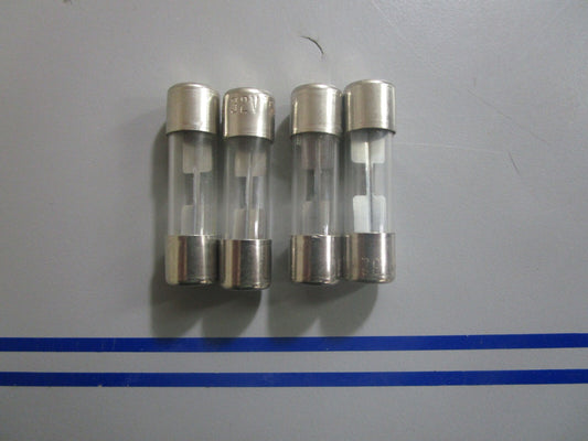 *NEW OEM* (LOT OF 4) 0820 Volvo Penta Fuse 851120