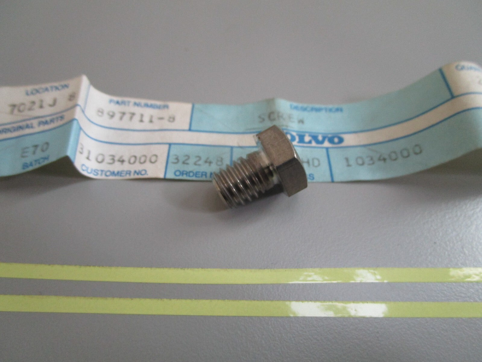 *NEW OEM* 0810 Volvo Penta Screw 897711