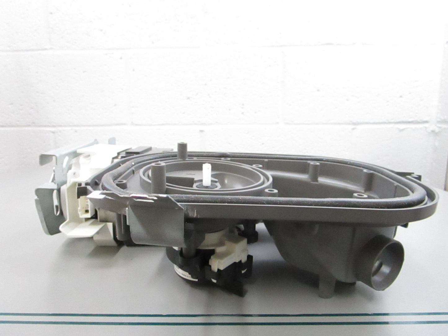 NEW OEM W11416362 Whirlpool Pump & Motor Assembly 0810