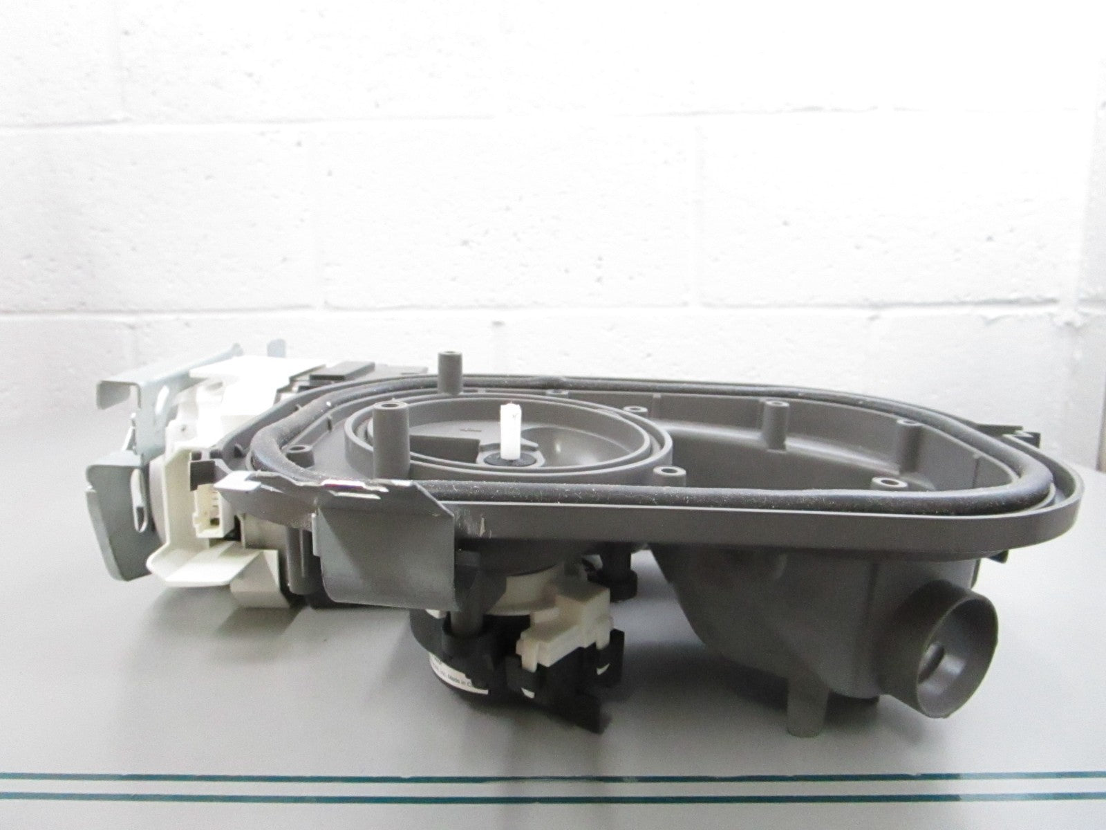 NEW OEM W11416362 Whirlpool Pump & Motor Assembly 0810