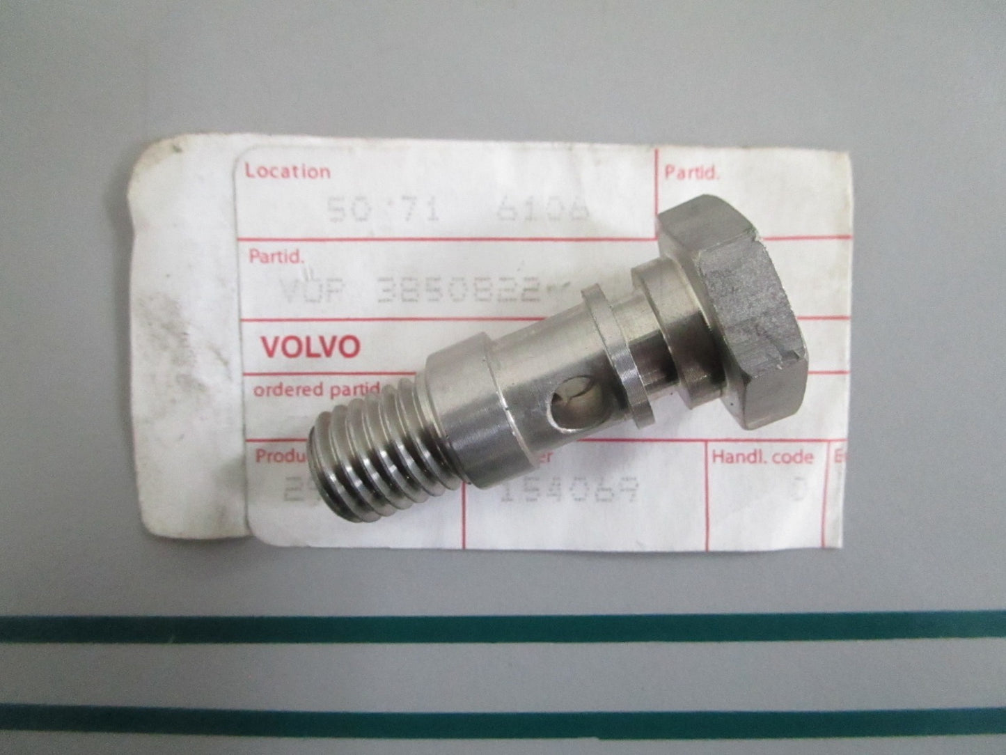 NEW OEM 3850822 Volvo Penta Retainer 0820