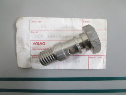 NEW OEM 3850822 Volvo Penta Retainer 0820